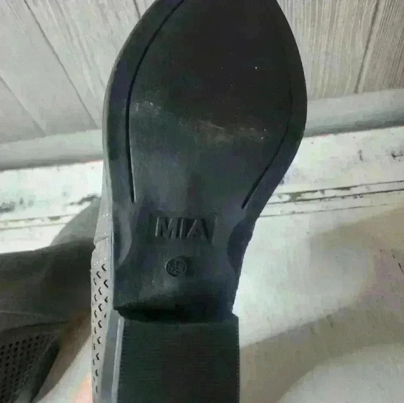 NWT Mia Gray suede ankle boots. Size 8.5 W - Picture 12 of 12